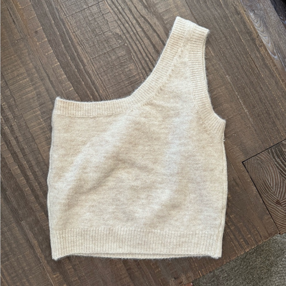 Tiger Mist Sweater Shoulder Top